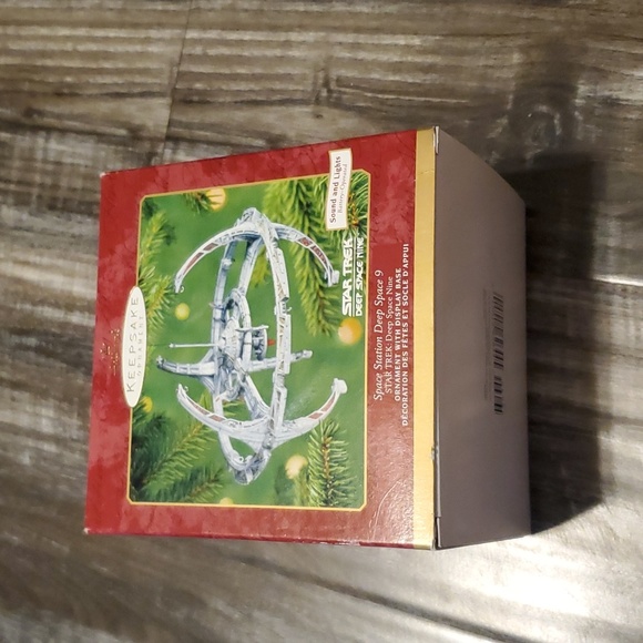 Hallmark Other - Space Station Deep Space 9: STAR TREK DS9 - 2001 Hallmark Keepsake Ornament